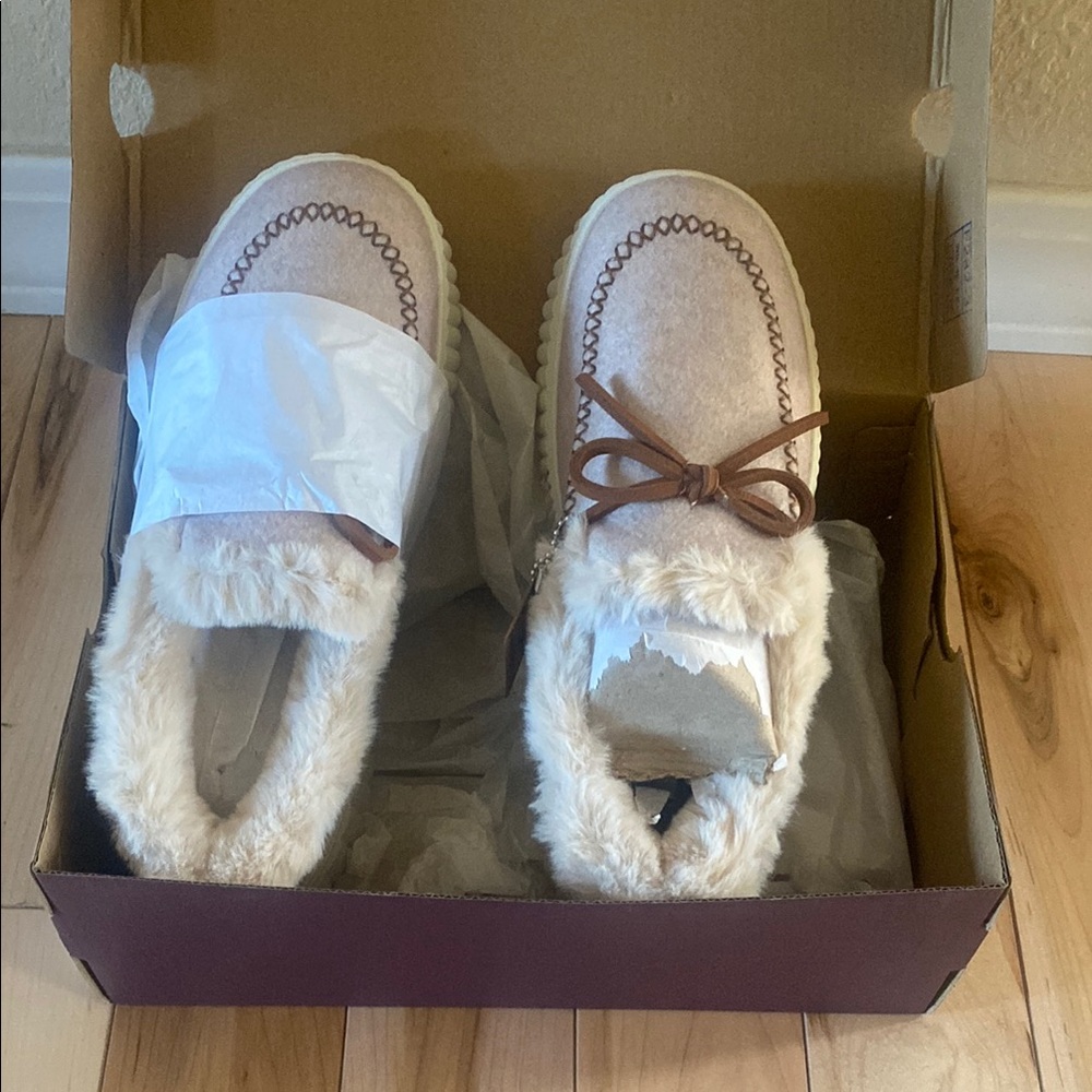 Skechers Moccasin Shoes Tan and Brown with Soft Lining